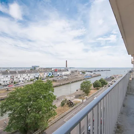 Paquebot - Face Port - - Parking *