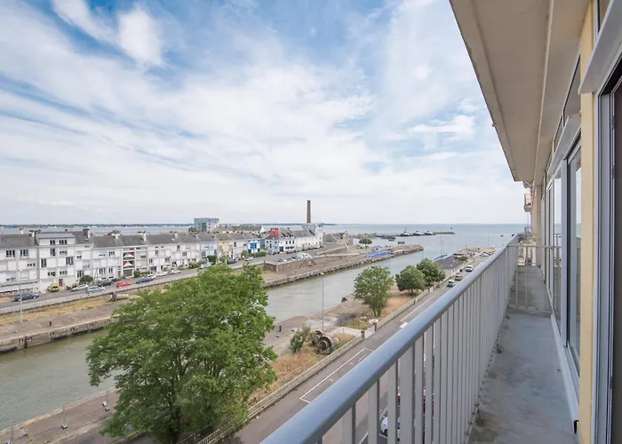 Paquebot - Face Port - - Parking *